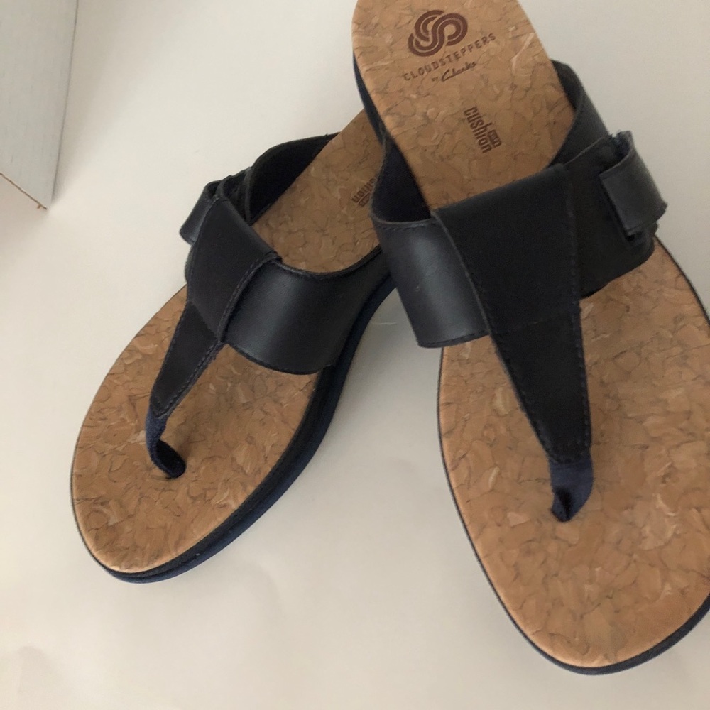 Clarks Cloudsteppers. Navy Thong Sandals.